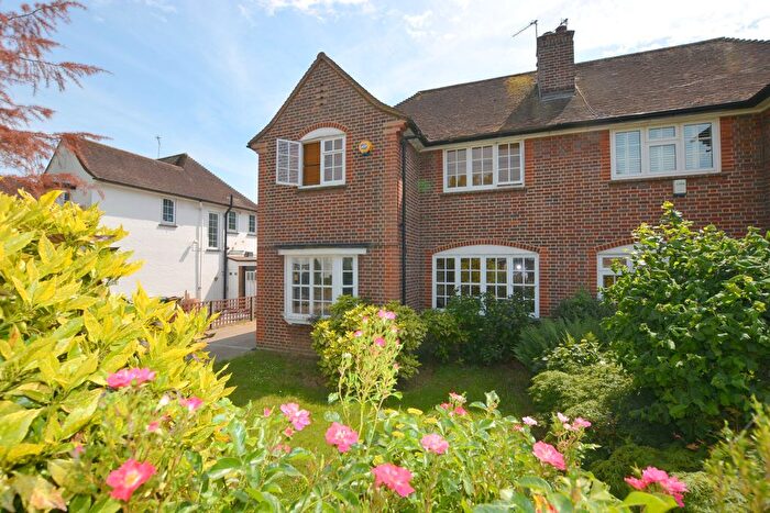 3 Bedroom Semi-Detached House For Sale In Grimsdyke Road, Hatch End, HA5