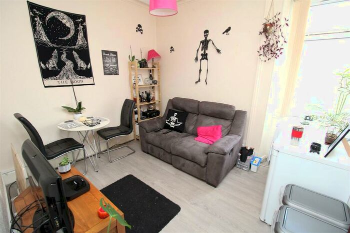 2 Bedroom Flat To Rent In Wood Road, Treforest, CF37