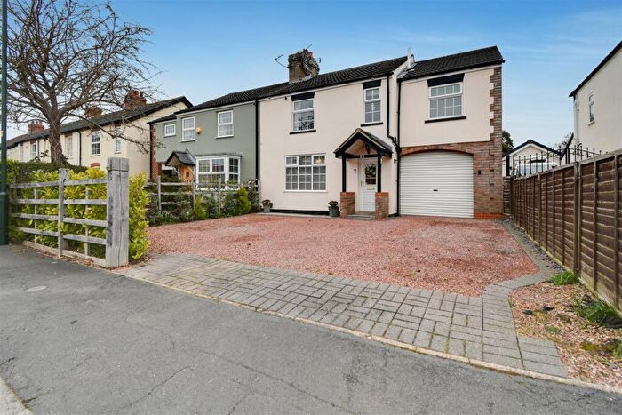 4 Bedroom Cottage For Sale In Laburnum Avenue, Waltham ** Self Contained Detached Annex**, DN37