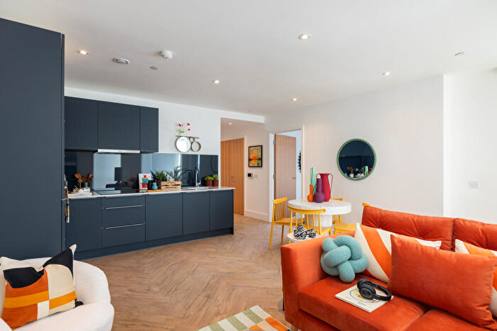 2 Bedroom Apartment For Sale In Upper East, Bromley-by-Bow, E3
