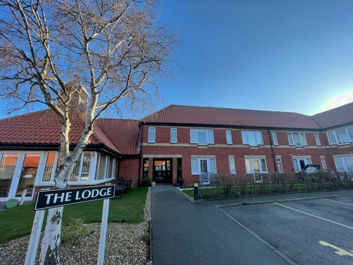 1 Bedroom Flat To Rent In Hall Crescent, Holland-On-Sea, Clacton-on-Sea, CO15