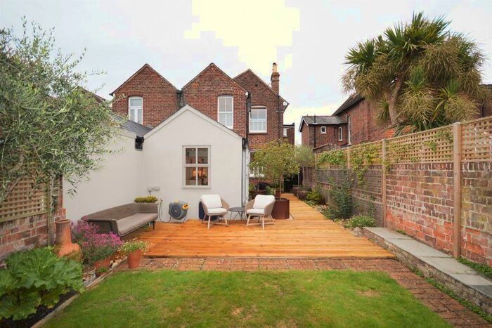 3 Bedroom Semi-Detached House To Rent In Whyke Lane, Chichester, PO19