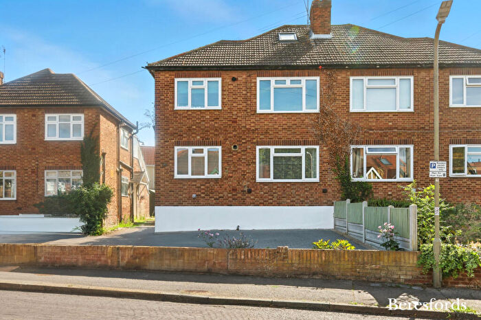 2 Bedroom Maisonette For Sale In Rose Valley, Brentwood, CM14