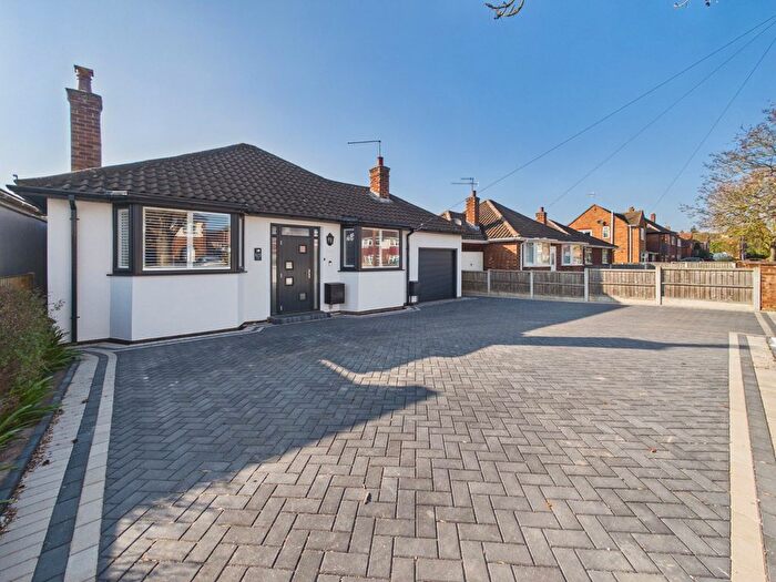 2 Bedroom Bungalow For Sale In Comer Road, Worcester, Worcestershire, WR2