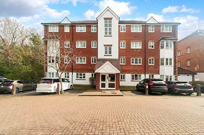 2 Bedroom Flat For Sale In Autumn Drive, Sutton, SM2