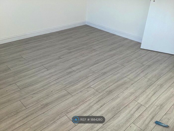 2 Bedroom Maisonette To Rent In Alanthus Close, London, SE12