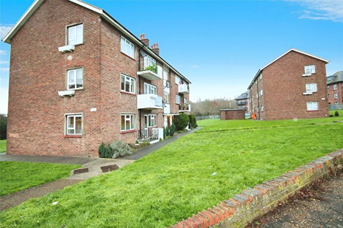 2 Bedroom Flat To Rent In Firbank Road, Romford, RM5