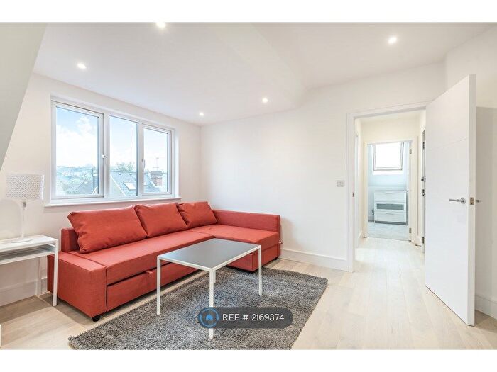 1 Bedroom Flat To Rent In Osborne Road, Egham, TW20