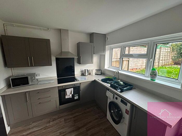 3 Bedroom Property To Rent In Room Heathcote Road, Stoke-On-Trent, Staffordshire, ST3