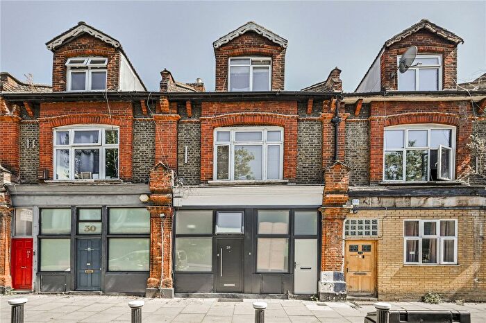 3 Bedroom Flat For Sale In Wightman Road, London, N4