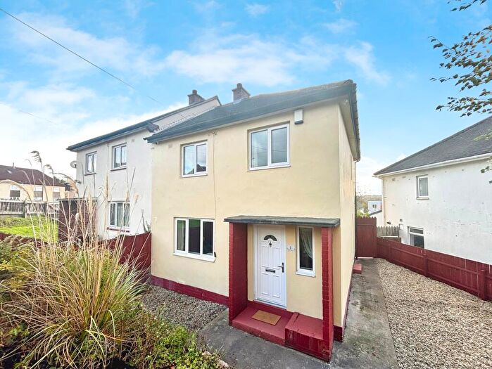 3 Bedroom Semi Detached House For Sale In Hallow Drive, Throckley, Newcastle Upon Tyne, NE15