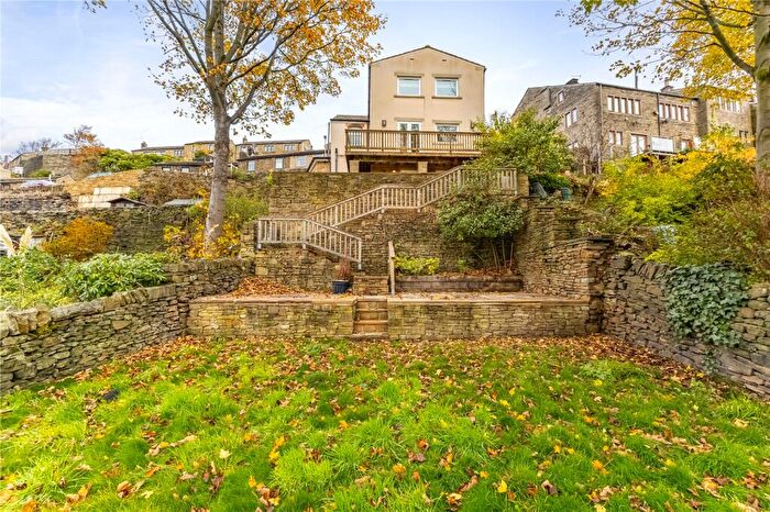 4 Bedroom Detached House For Sale In South Lane, Holmfirth, HD9