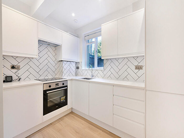 1 Bedroom Apartment To Rent In The Gardens, East Dulwich London, SE22