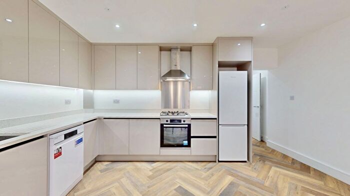 2 Bedroom Flat To Rent In Acton Main Line, Acton, W3