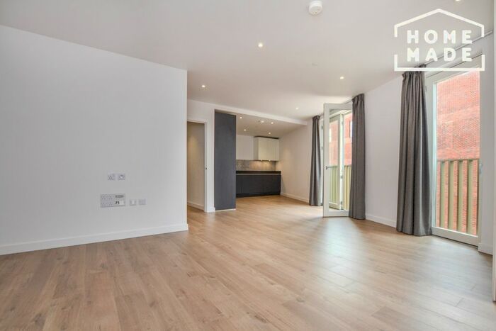 3 Bedroom Flat To Rent In Atlas House, Stratford, E20