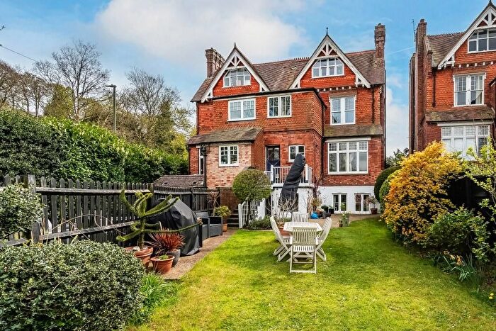 1 Bedroom Flat For Sale In Knoll Road, Dorking, RH4