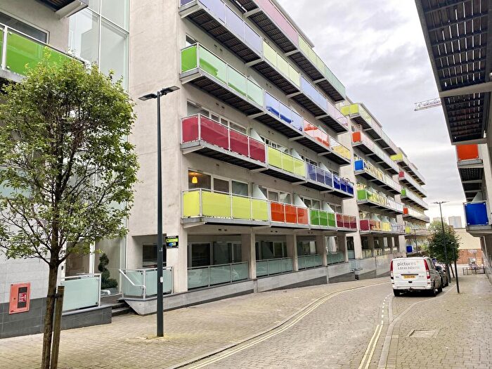 2 Bedroom Flat To Rent In Concord Street, Leeds, LS2