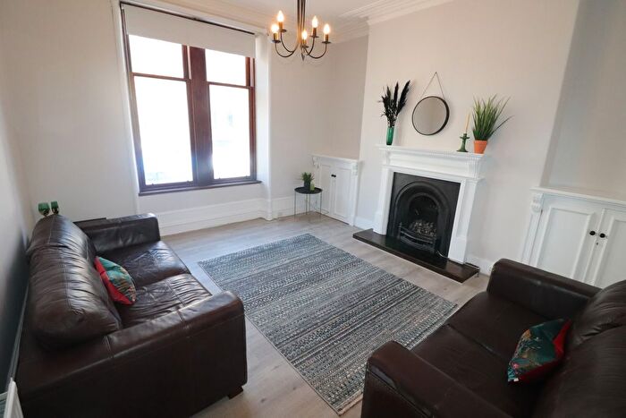 2 Bedroom Flat To Rent In Holburn Street, First Right, Aberdeen, AB10