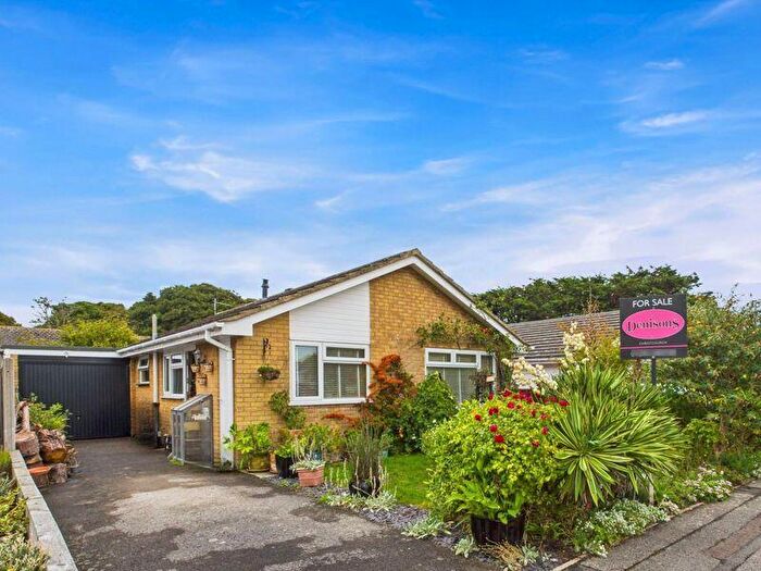 2 Bedroom Detached Bungalow For Sale In Mountbatten Close, Christchurch, BH23