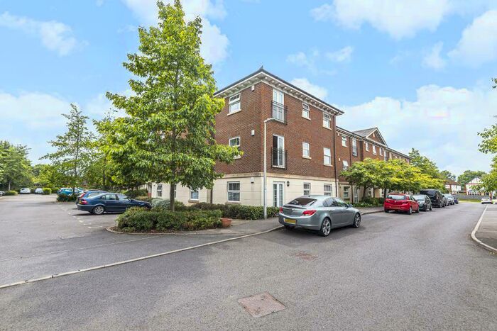 2 Bedroom Apartment To Rent In Newbury, Berkshire, RG14