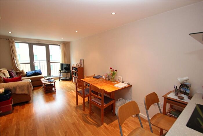 1 Bedroom Flat For Sale In Church Street East, Woking, Surrey, GU21