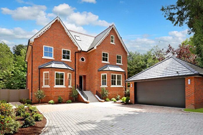 5 Bedroom Detached House For Sale In Hedsor Road, Bourne End, Buckinghamshire, SL8