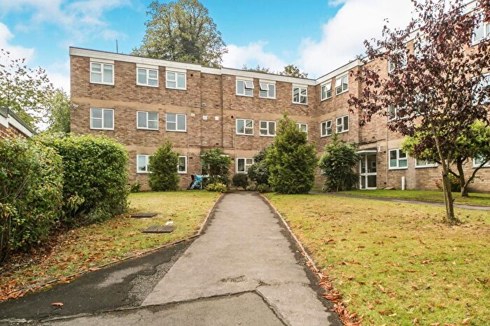 2 Bedroom Apartment To Rent In Malvern Court, Addington Road, RG1