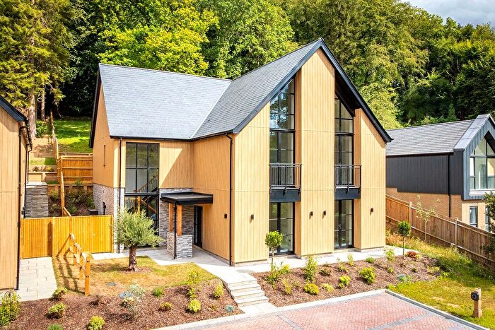 4 Bedroom Detached House For Sale In Hindhead Road, Haslemere, Surrey, GU27