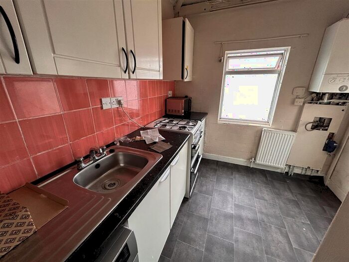 2 Bedroom Flat To Rent In Redditch Road, Kings Norton, Birmingham, B38