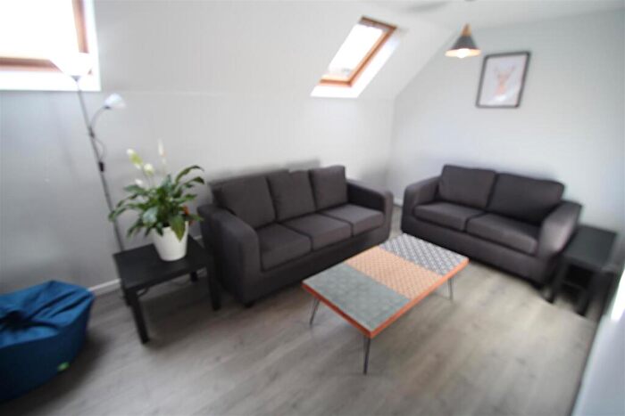 3 Bedroom Apartment To Rent In Cliff Road Gardens, Hyde Park, Leeds, LS6