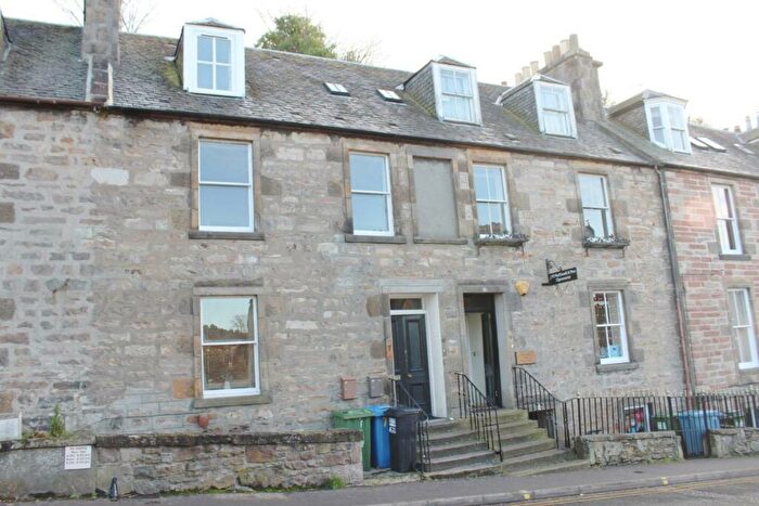 2 Bedroom Flat To Rent In View Place, Inverness, IV2