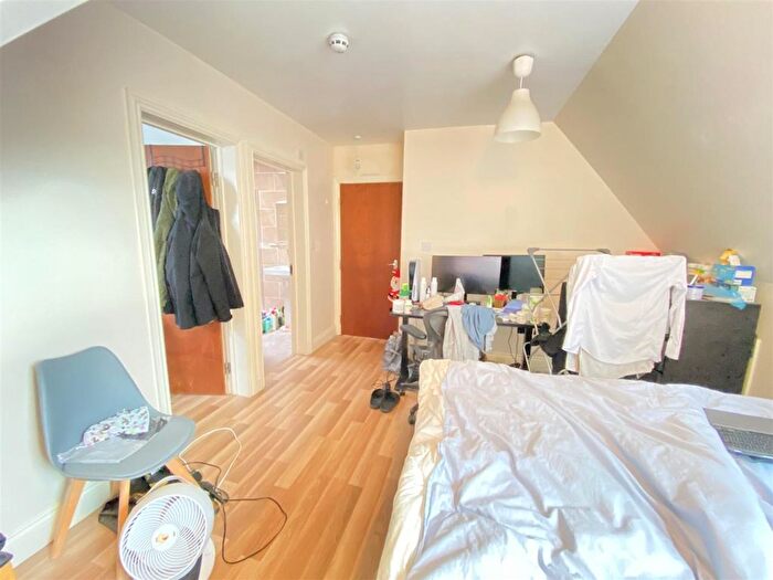 1 Bedroom Flat To Rent In Hamilton Road, Ealing, W5