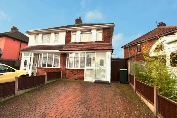 2 Bedroom Semi-Detached House To Rent In Birch Crescent, Oldbury, West Midlands B69