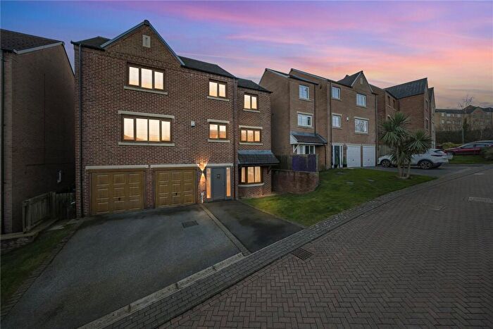 5 Bedroom Detached House For Sale In Post Hill View, Pudsey, West Yorkshire, LS28