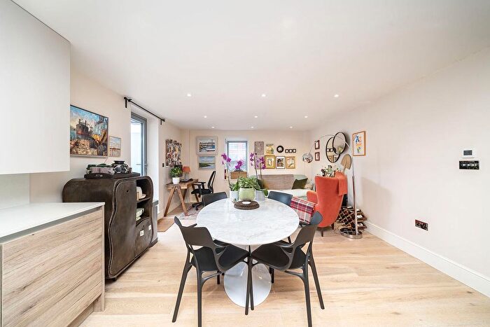 2 Bedroom Flat For Sale In Hermes Street, London, N1