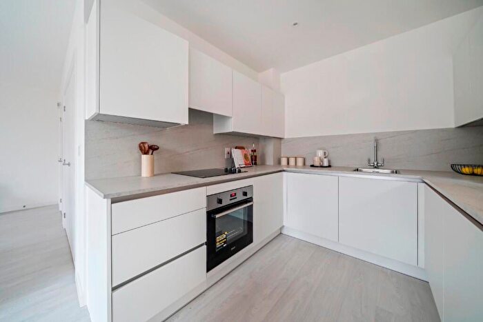3 Bedroom Flat To Rent In Perryfield Way, Hendon Waterside, NW9
