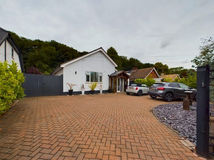 4 Bedroom Detached Bungalow For Sale In Elveley Drive, West Ella, HU10