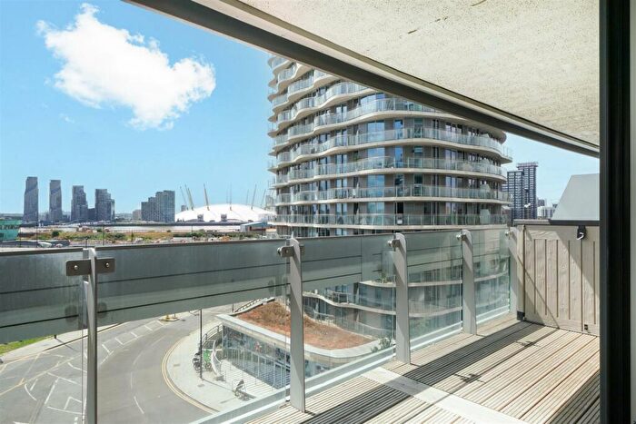 1 Bedroom Apartment To Rent In Gateway Tower, Royal Victoria Dock, E16