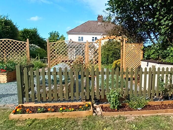 3 Bedroom Semi Detached House To Rent In Stockwell Lane, GL15