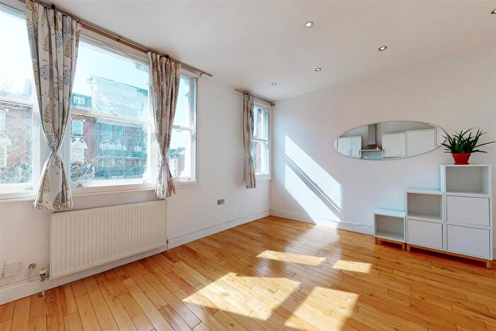 2 Bedroom Apartment To Rent In Lavender Hill, Battersea, SW11