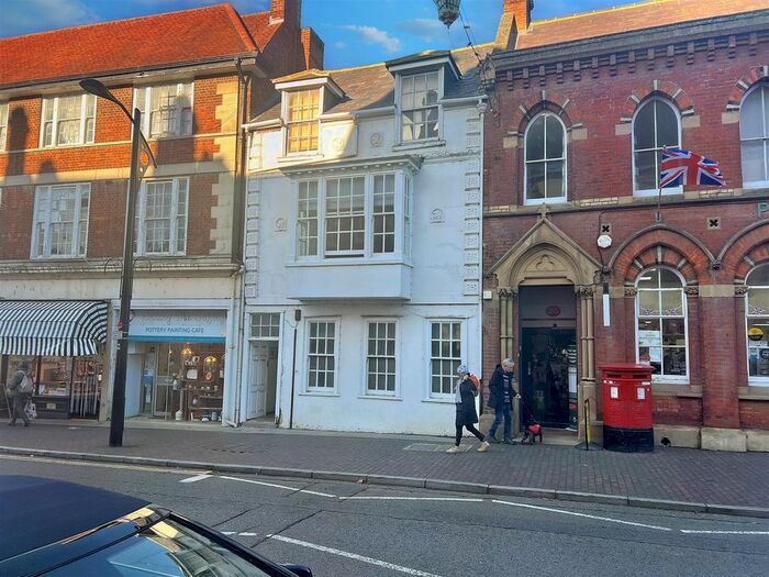 1 Bedroom Flat To Rent In High Street, Newport Pagnell, MK16