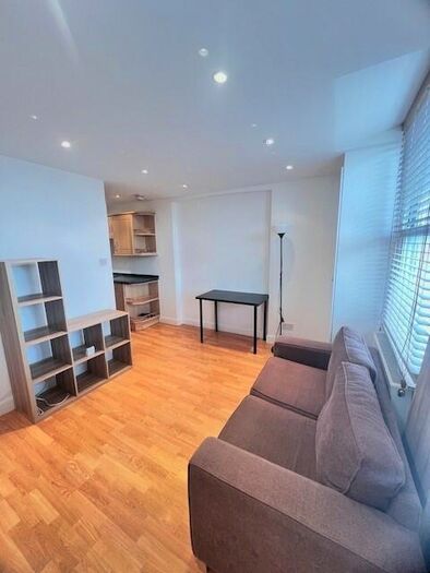 1 Bedroom Flat To Rent In High Road, North Finchley, N12