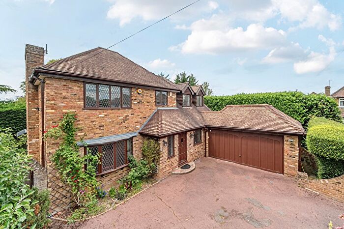 4 Bedroom Detached House For Sale In Llanbury Close, Gerrards Cross, SL9