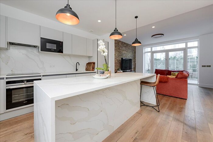 3 Bedroom Flat For Sale In Jeddo Road, Shepherd's Bush, W12