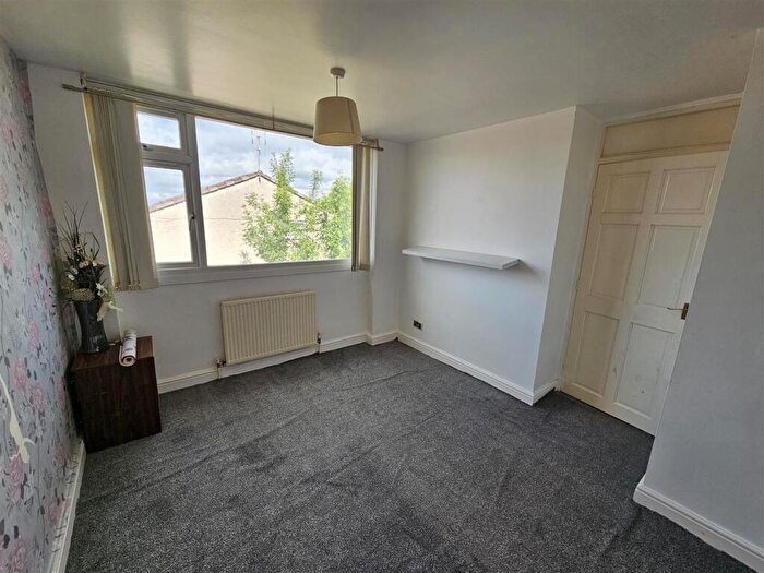 3 Bedroom Semi-Detached House For Sale In Walesby Drive, Kirkby-In-Ashfield, NG17