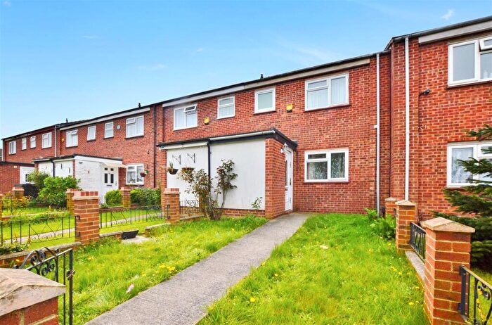 3 Bedroom Terraced House For Sale In Spinney, Slough, SL1