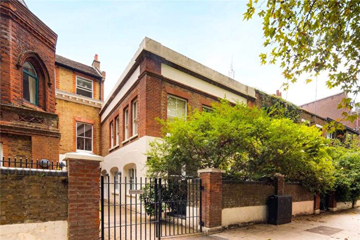 1 Bedroom Flat For Sale In University House, Victoria Park Square, Bethnal Green, London, E2