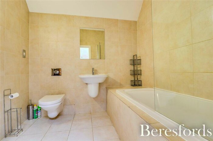 2 Bedroom Duplex For Sale In Myers Court, The Galleries, CM14