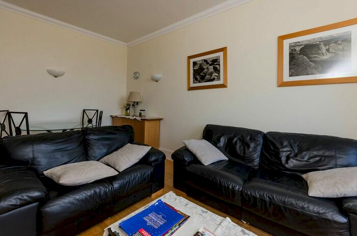 2 Bedroom Flat To Rent In Whitehouse Apartments, Waterloo, London, SE1