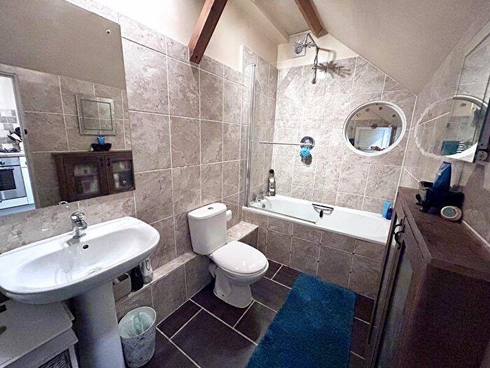 2 Bedroom Terraced House For Sale In Castle Road, Newport, PO30